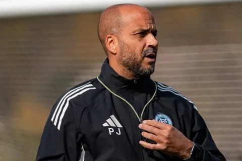 El técnico se mostró un tanto molesto tras la derrota.
