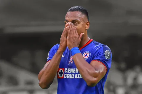 OFICIAL: La Comisión Disciplinaria suspende tres juegos a Willer Ditta, defensa de Cruz Azul