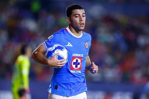 Erik Lira se ha vuelto un referente en el vestidor de Cruz Azul.