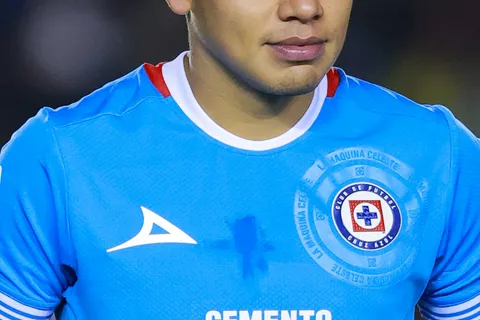Salió a la venta la nueva playera alternativa de Cruz Azul 2024-25.