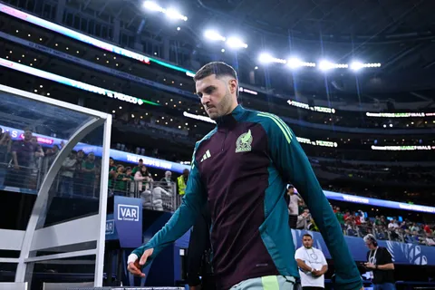 La polémica por Santi Giménez y el Tri no cesa.
