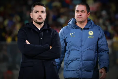 Nicolás Larcamón y André Jardine tendrán un gran desafío para diagramar sus equipos en el Clásico Joven.