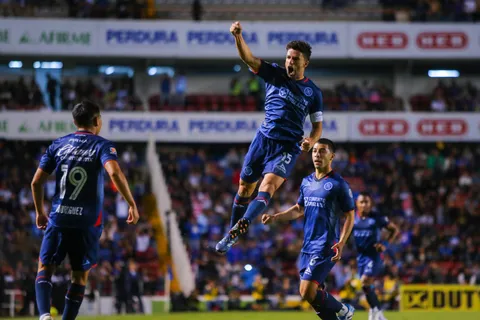 Mucho más que en el Clausura 2024: Lo que vale el plantel de Cruz Azul con Giakoumakis y Montaño