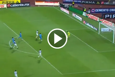 ¡Valió como un gol! La atajada de Kevin Mier a Germán Berterame en el Cruz Azul vs. Rayados