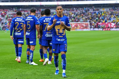 Uriel Antuna anotó con Pumas en la Liguilla ante América.