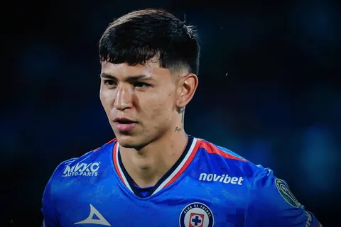 El juvenil tuvo su estreno como titular en Liga MX ante Santos Laguna.