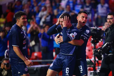 Charly Rodríguez respaldó de forma contundente a Erik Lira en Cruz Azul.