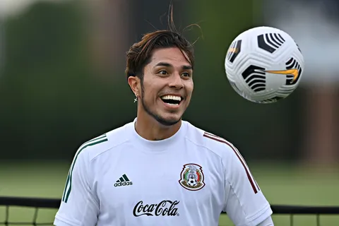 MERCADO 2023 | Carlos Salcedo lo pidió, pero fue Chivas quien se lo quedó...