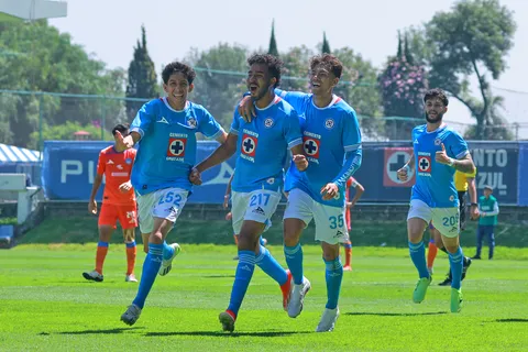 Samuel Espinosa, el joven que es sensación en Cruz Azul.