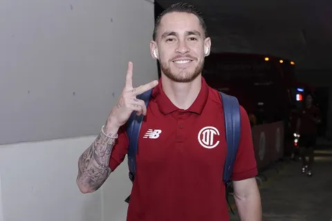 Cruz Azul analiza lanzar una oferta a Toluca por Jesús Angulo