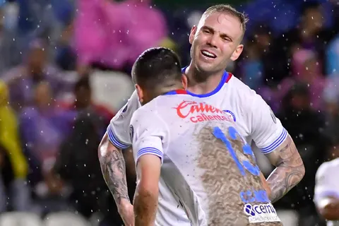 Cruz Azul estaría obligado a sacrificar a un extranjero: habrá reducción de cupos para el 2025