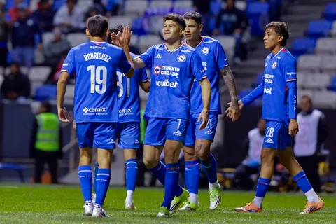 Cruz Azul va por el liderato también en la temporada.