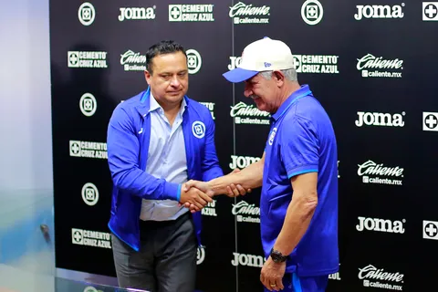 ¿Hasta cuándo tiene Cruz Azul para fichar a su delantero? | Refuerzos 2023