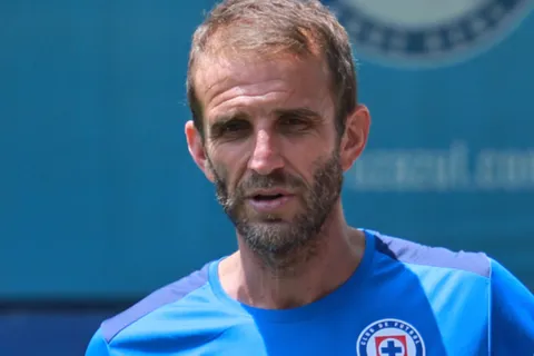 Alonso podría ser despedido de Cruz Azul.