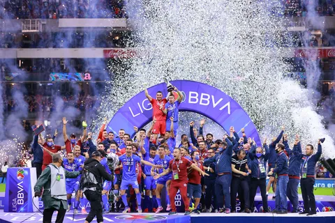 Fue parte del grupo que consiguió la novena.