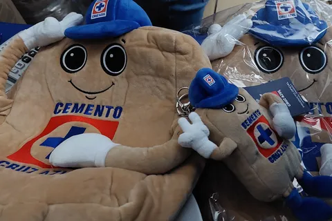 Costalito triunfó en su debut: ¿cuánto cuestan los nuevos productos de la mascota de Cruz Azul?