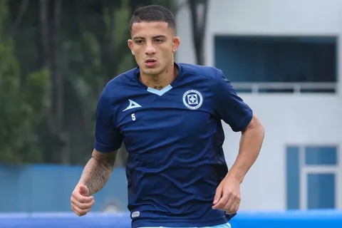 Joaquín Moreno deja fuera de la alineación de Cruz Azul a Kevin Castaño