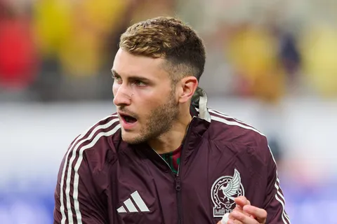 Concacaf reconoce a Santiago Giménez y lo nomina al Mejor del 2024: ¿Cómo votar?