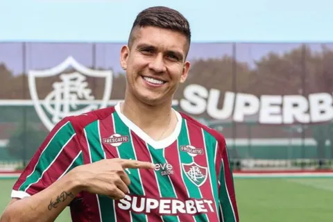 El defensa colombiano fichó por Fluminense y no ha logrado asentarse.