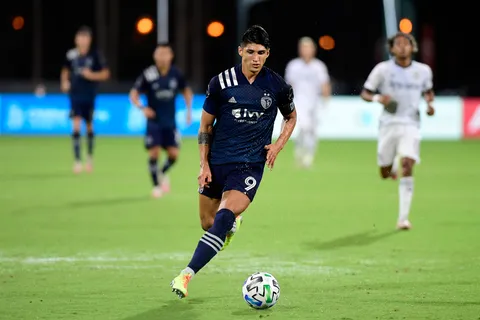 ¿Se abre una puerta? Entrenador del Kansas City reconoce que aún no renuevan a Alan Pulido