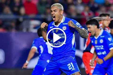 Cruz Azul remonta y derrota a San Luis por 3-2
