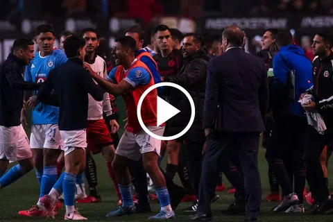 Mucha tensión en Cruz Azul tras el pitazo final.