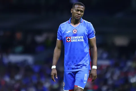 Michael Estrada fue dado de baja en Cruz Azul y tiene nuevo equipo.