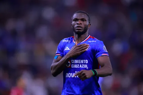 Dura noticia para Cruz Azul por Christian Ebere.