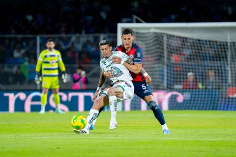 Cruz Azul y León chocan por los cuartos de final de la Liga MX.