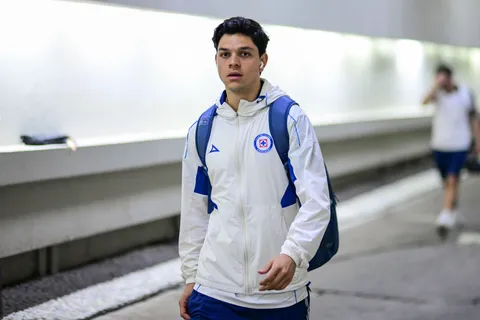 A pesar de ganar, afición de Cruz Azul pide que este jugador no sea titular y sí Amaury García