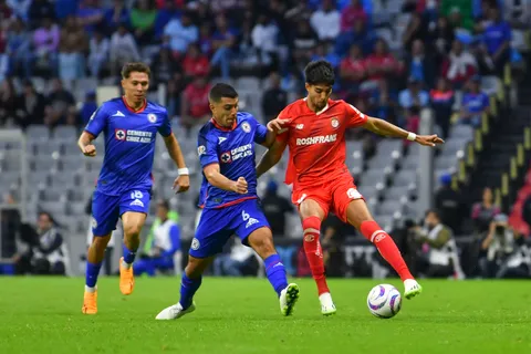 Erik Lira no fue titular ante Inter Miami