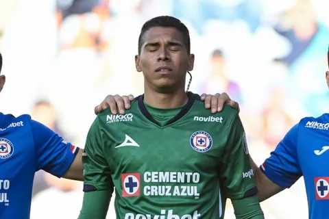 Kevin Mier fue apoyado por sus compañeros.