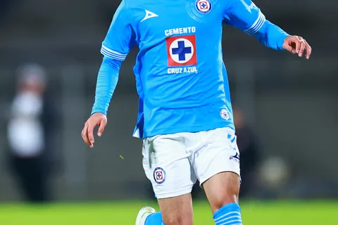 Omar Campos sufrió una lesión y Cruz Azul ya la informó oficialmente.