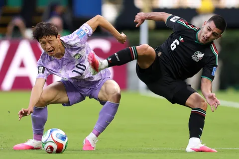 Relator argentino de DSports alucina con Erik Lira en el México vs. Corea: "Sigan al número 6"