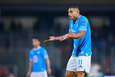 Giorgos Giakoumakis es el gran candidato a salir de Cruz Azul.