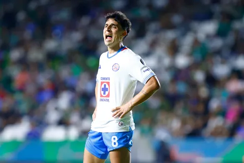 Lorenzo Faravelli causó baja en Cruz Azul vs. Santos.