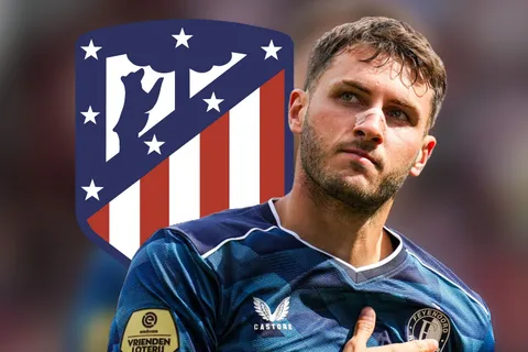 Diego Godín reconoció que le gustaría ver a Santiago Giménez en el Atlético de Madrid
