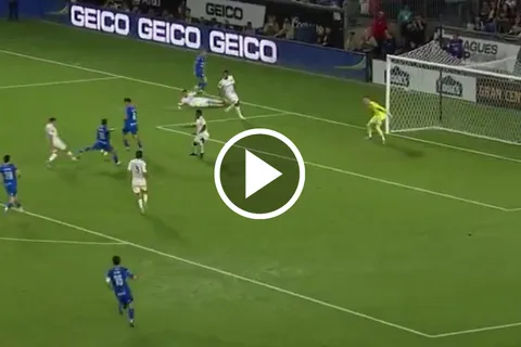 Carlos Rodríguez y el 1-0 para Cruz Azul ante LA Galaxy.