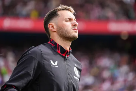 Feyenoord rechazó la última oferta por Santi Giménez