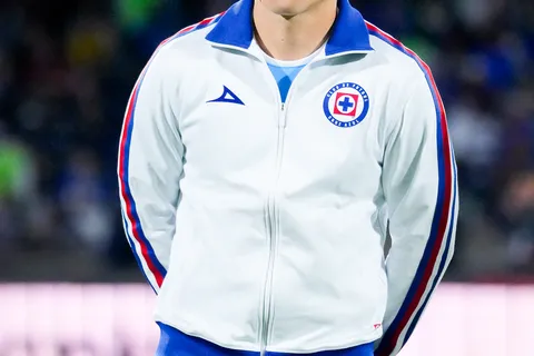 Al jugador de Cruz Azul lo confundieron en la transmisión de TV.