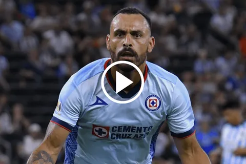 Moisés anotó ante Rayados y puso arriba a Cruz Azul.