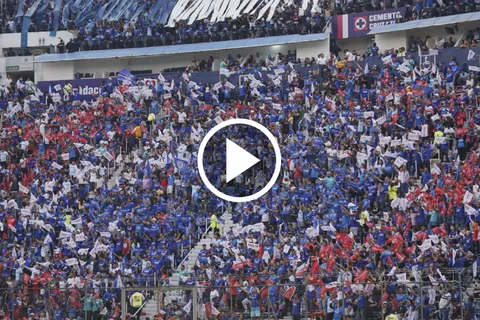 La afición de Cruz Azul estuvo a la altura ante Pumas.