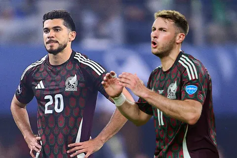Continúa la disputa interna por el puesto de "nueve" en la Selección Mexicana.