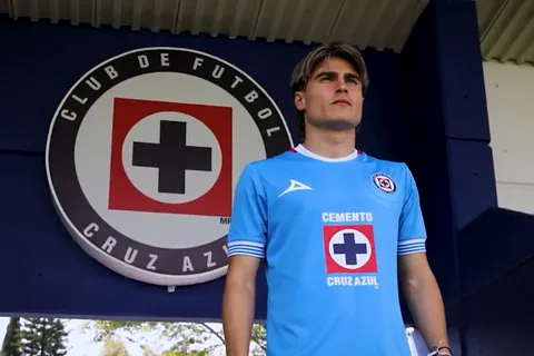 ¿Por qué Luka Romero no jugó con Cruz Azul y se quedó en las gradas del Estadio Benito Juárez?