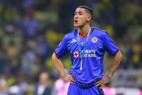 Adrián Esparza confirmó lo que nadie en Cruz Azul quería escuchar sobre Uriel Antuna
