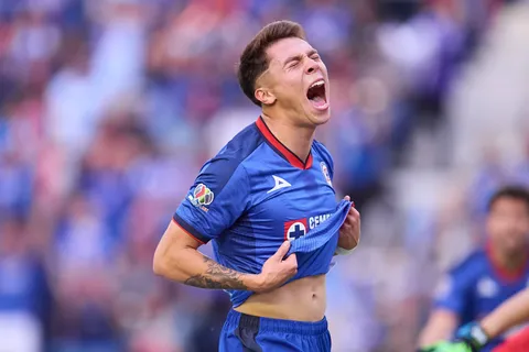 Bomba: Cruz Azul negocia con un club de Europa la venta inmediata de Rodrigo Huescas