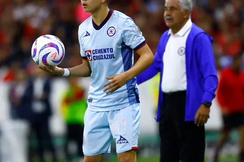 Josué Díaz debutó con Cruz Azul.