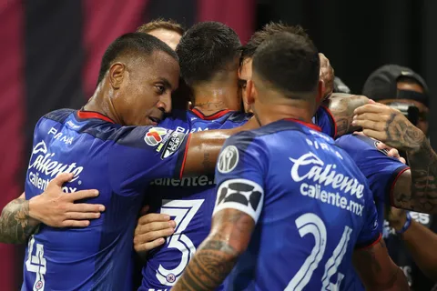 Cruz azul enfrenta a Santos Laguna en la Liga MX