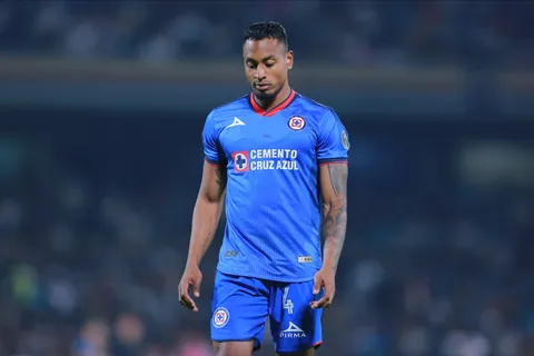 La afición de Cruz Azul respondió si arriesgaría a Willer Ditta