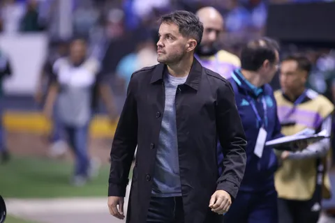 Nicolás Larcamón dio la cara en Cruz Azul tras ser eliminados de la Concachampions 2026.